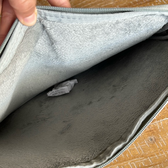 Laptop / IPad Electronics Foam Case - Picture 3 of 5